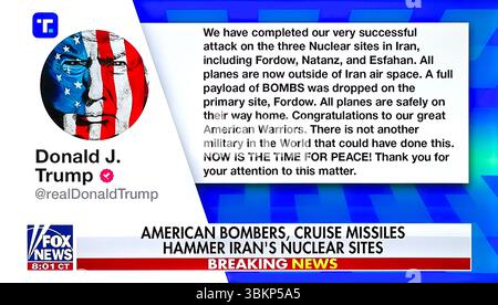 Im Fernsehen übertragene Ankündigung von Fox News über den US-Luftangriff (Operation Midnight Hammer) auf iranische Atomanlagen am Samstag, 21. Juni 2025. Der Streik wurde erstmals von US-Präsident Donald Trump im Social Media-Sender Truth Social angekündigt. Fox News zeigte den Post in den sozialen Medien im internationalen Fernsehen. Stockfoto