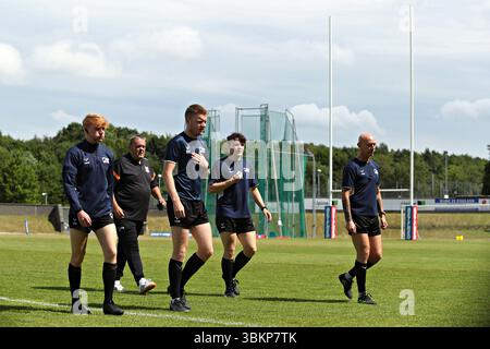 Leeds, Großbritannien. Juni 2025. The Match Officers before the Betfred Championship Match Hunslet RLFC vs Barrow Raiders im South Leeds Stadium, Leeds, United Kingdom, 22. Juni 2025 (Foto: Sam Eaden/News Images) Credit: News Images LTD/Alamy Live News Stockfoto