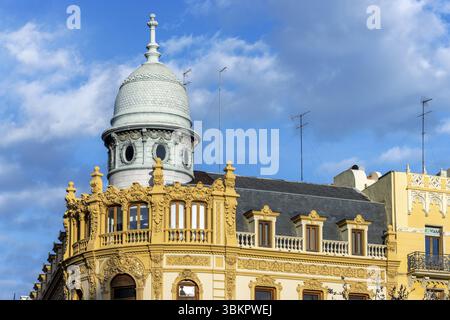Casa Ernesto Ferrer Gebäude aus dem Jahr 1910 im Zentrum der Altstadt an der Plaza Ayuntamiento (Rathausplatz, Rathausplatz), Valencia, autonom Stockfoto