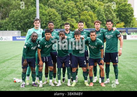 Toronto, Kanada. Juni 2025. Spieler des York United FC posieren vor dem Spiel gegen Atletico Ottawa als Teil der Canadian Premier League im York Lions Stadium. Am 22. Juni 2025 in Toronto, Ontario, Kanada. (Foto: Leonardo Ramirez/ Credit: Eyepix Group/Alamy Live News Stockfoto