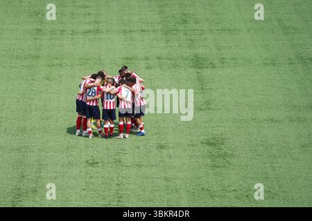 Toronto, Kanada. Juni 2025. Atletico Ottawa Spieler treffen sich auf dem Spielfeld während des Spiels der kanadischen Premier League zwischen York United FC und Atletico Ottawa im York Lions Stadium. Am 22. Juni 2025 in Toronto, Ontario, Kanada. (Foto: Leonardo Ramirez/ Credit: Eyepix Group/Alamy Live News Stockfoto