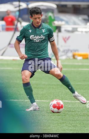 Toronto, Ontario, Kanada. Juni 2025. Oswaldo LeÃ³n Platz 4 von York United FC dribbelt den Ball während des Spiels der kanadischen Premier League zwischen York United FC und Atletico Ottawa im York Lions Stadium. Am 22. Juni 2025 in Toronto, Ontario, Kanada. (Kreditbild: © Leonardo Ramirez/eyepix via ZUMA Press Wire) NUR REDAKTIONELLE VERWENDUNG! Nicht für kommerzielle ZWECKE! Stockfoto