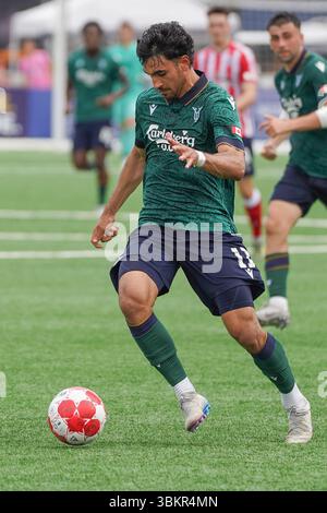 Toronto, Ontario, Kanada. Juni 2025. Massimo Ferrin #11 von York United FC dribbelt den Ball während des Spiels der kanadischen Premier League zwischen York United FC und Atletico Ottawa im York Lions Stadium. Am 22. Juni 2025 in Toronto, Ontario, Kanada. (Kreditbild: © Leonardo Ramirez/eyepix via ZUMA Press Wire) NUR REDAKTIONELLE VERWENDUNG! Nicht für kommerzielle ZWECKE! Stockfoto