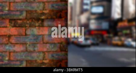 Die verwitterte rote Backsteinmauer trennt das flache Design der städtischen Straßenszene mit gelbem Taxi und Beschilderung Stockfoto