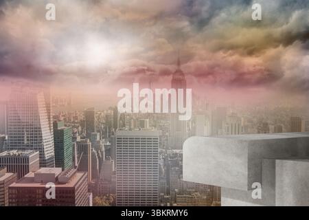 Die flache Designszene zeigt einen Wolkenkratzer über der Skyline der Stadt mit Betonplattform Stockfoto