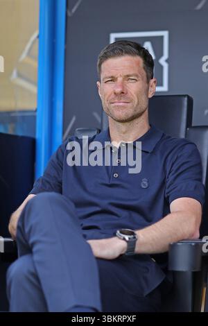 Charlotte, North Carolina, USA. 22. Juni 2025: Charlotte, NC, USA: Real Madrid-Cheftrainer Xabi Alonso vor dem Spiel zwischen Real Madrid und CF Pachuca, in der zweiten Runde der Gruppe H bei der FIFA Club-Weltmeisterschaft 2025, im Bank of America Stadium Credit: Action Plus Sports Images/Alamy Live News Stockfoto