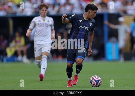 Charlotte, North Carolina, USA. 22. Juni 2025: Charlotte, NC, USA: Carlos Sanchez von CF Pachuca läuft mit dem Ball während des Spiels zwischen Real Madrid und CF Pachuca, in der zweiten Runde der Gruppe H der FIFA Club-Weltmeisterschaft 2025, im Bank of America Stadium Credit: Action Plus Sports Images/Alamy Live News Stockfoto