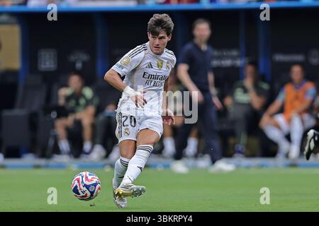 Charlotte, North Carolina, USA. 22. Juni 2025: Charlotte, NC, USA: Fran Garcia von Real Madrid übergibt den Ball während des Spiels zwischen Real Madrid und CF Pachuca, in der zweiten Runde der Gruppe H der FIFA Club-Weltmeisterschaft 2025, im Bank of America Stadion Credit: Action Plus Sports Images/Alamy Live News Stockfoto