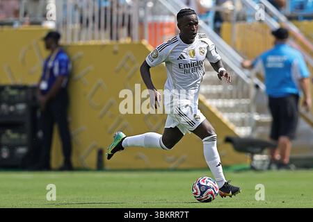 Charlotte, North Carolina, USA. 22. Juni 2025: Charlotte, NC, USA: Vinicius Jr. von Real Madrid läuft mit dem Ball während des Spiels zwischen Real Madrid und CF Pachuca, in der 2. Runde der Gruppe H bei der FIFA Club-Weltmeisterschaft 2025, im Bank of America Stadion Credit: Action Plus Sports Images/Alamy Live News Stockfoto