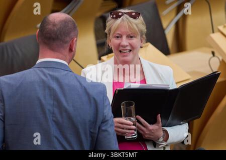 Edinburgh Schottland, Vereinigtes Königreich 18. Juni 2025. Kabinettssekretärin für Finanzen und lokale Regierung Shona Robison MSP im schottischen Parlament. Credit sst/alamy Live News Stockfoto