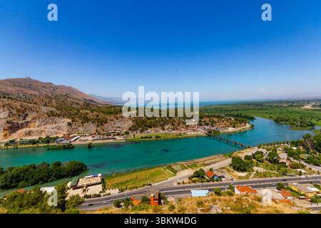 Blick auf die Mäander des Flusses Buna (Bojana). Der Blick vom Schloss Rozafa. Shkoder, Albanien Stockfoto