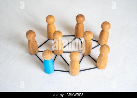 Blauer Mann in einem vernetzten Netzwerk von Menschen. Arbeitsplatzstruktur, professionelle Kommunikation oder soziale Netzwerke. Personalabteilung, Fernarbeit oder Mitarbeiterbindung Stockfoto