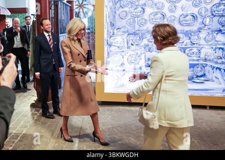 Oslo 20250623. Königin Sonja besucht den Queen Sonja KunstStall mit First Lady Brigitte Macron im Zusammenhang mit dem offiziellen Besuch des französischen Präsidenten Emmanuel Macron. Foto: Thomas Andersen / NTB Stockfoto