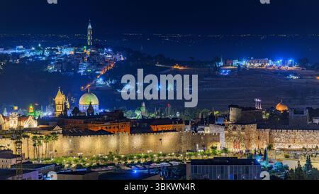 Jerusalem bei Nacht – Altstadt, einschließlich Felsendom Stockfoto