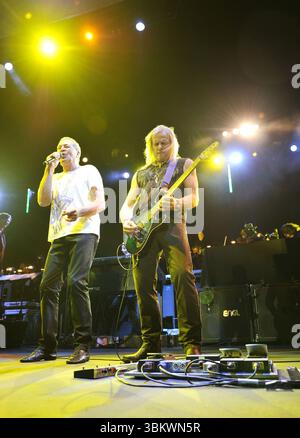 Ian Gillan und Steve Morse von Deep Purple treten am 30. November 2011 in der O2 Arena in London auf Stockfoto