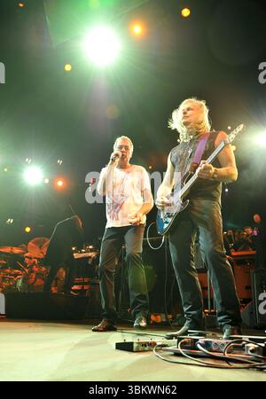 Ian Gillan und Steve Morse von Deep Purple treten am 30. November 2011 in der O2 Arena in London auf Stockfoto