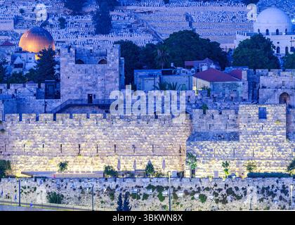 Jerusalem bei Nacht – Altstadt, einschließlich Felsendom Stockfoto