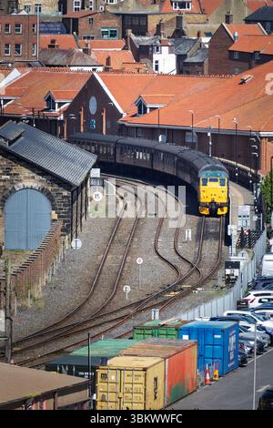 Whitby Bahnhof und Bahnlinien aus der Vogelperspektive Stockfoto