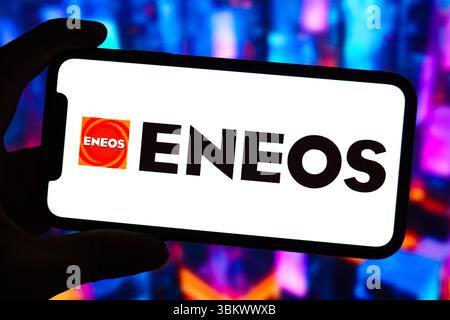 China. Juni 2025. In dieser Abbildung wird das Logo von ENEOS auf dem Bildschirm eines Smartphones angezeigt. Quelle: SOPA Images Limited/Alamy Live News Stockfoto