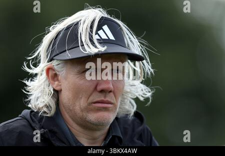 Der ehemalige Premier League-Fußballspieler Jimmy Bullard Wait spielt während der Open 2025 Regional Qualifying in Rochester und Cobham Park. Bilddatum: Montag, 23. Juni 2025. Stockfoto