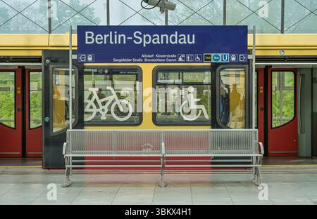 S-Bahn, Bahnhof, Spandau, Berlin, Deutschland Stockfoto