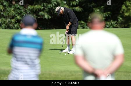Der ehemalige Premier League-Fußballspieler Jimmy Bullard ist beim Open 2025 Regional Qualifying in Rochester und Cobham Park auf dem zehnten Green. Bilddatum: Montag, 23. Juni 2025. Stockfoto
