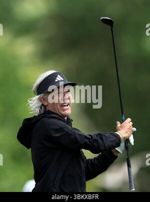Der ehemalige Premier League-Fußballspieler Jimmy Bullard schlägt beim Open 2025 Regional Qualifying in Rochester und Cobham Park ab. Bilddatum: Montag, 23. Juni 2025. Stockfoto