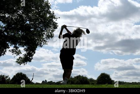 Der ehemalige Premier League-Fußballspieler Jimmy Bullard schlägt beim Open 2025 Regional Qualifying in Rochester und Cobham Park ab. Bilddatum: Montag, 23. Juni 2025. Stockfoto
