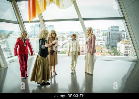 Oslo, Norwegen. Juni 2025. Oslo 20250623. Die Oberbürgermeisterin von Oslo Anne Lindboe und der Direktor des Munch-Museums Tone Hansen veranstalten das Munch-Museum in Oslo zusammen mit der norwegischen Königin Sonja und der Kronprinzessin Mette-Marit im Zusammenhang mit dem offiziellen Besuch des französischen Präsidentenpaares. Foto: Stian Lysberg Solum / NTB Credit: NTB/Alamy Live News Stockfoto