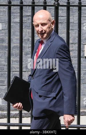 London, Großbritannien. Juni 2025. John Healey, Verteidigungsminister des Vereinigten Königreichs, geht direkt vor einem Besuch des Präsidenten der Ukraine, Wolodymyr Zelenskyj, zur Downing Street 10. Er wird wahrscheinlich an Treffen mit Zelenskyy und dem Premierminister teilnehmen. Quelle: Imageplotter/Alamy Live News Stockfoto