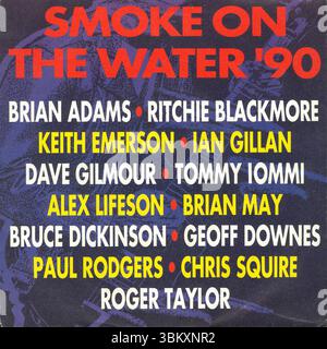 Smoke on the Water, der klassische Rock-Track von Deep Purple, der für eine Charity-Single neu konzipiert wurde und Geld für die Erdbebenopfer in Armenien sammelt. Viele berühmte Namen, darunter Ritchie Blackmore und Ian Gillan von Deep Purple, waren Teil der Session. Brian Adams, Keith Ermerson, Dave Gilmour, Tony Iommi, Alex Lifeson, Brian May, Bruce Dickinson, Paul Rodgers und Roger Taylor nahmen Teil. Dies ist die niederländische Version. Stockfoto