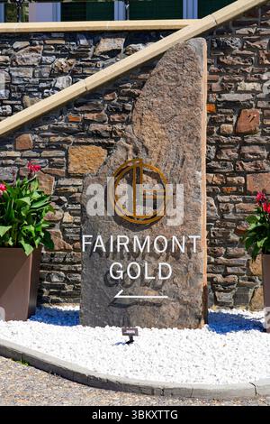 Fairmont Gold-Schild im Banff Springs Hotel, einem historischen Hotel in châteauesque im Banff National Park inmitten der Rocky Mountains in Alberta, Kanada Stockfoto