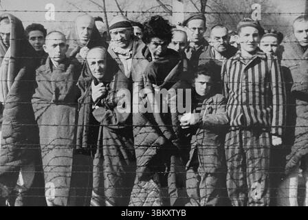 AUSCHWITZ, POLEN - 1945 - Ein Film aus der sowjetischen Roten Armee über die Befreiung von Auschwitz wurde über einen Zeitraum von mehreren Monaten gedreht Stockfoto