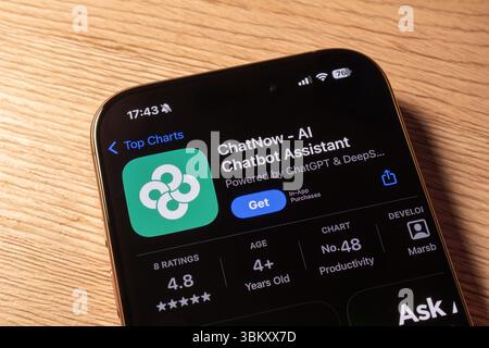 OSTRAVA, TSCHECHIEN - 27. JANUAR 2025: App Store mit ChatNow - AI Chatbot Assistant wird installiert Stockfoto
