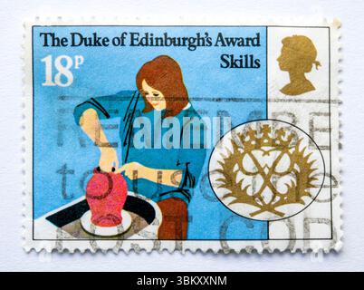 Die Briefmarke Skills wurde 1981 in Großbritannien als Teil eines Sets zur Feier des Duke of Edinburgh Award Scheme herausgegeben Stockfoto
