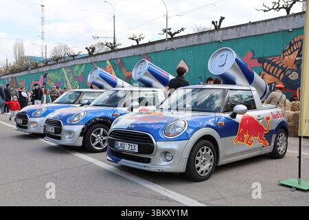 09.3.2025 Moldawien das Red Bull Mini Cooper Showcase Event zeigt eine einzigartige Marketingstrategie, die begeistert Stockfoto
