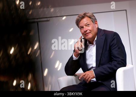 Politiker Robert Habeck Grüne, ehemaliger Bundeswirtschaftsminister, in der Phil.Cologne Veranstaltung Demokratie im Ernstfall in der Flora Köln. Köln, 23.06.2025 NRW Deutschland *** Politiker Robert Habeck Grünen , ehemaliger Bundeswirtschaftsminister, bei der Phil Köln-Veranstaltung Demokratie im Ernstfall in der Flora Köln Köln, 23 06 2025 NRW Deutschland Copyright: XChristophxHardtx Stockfoto