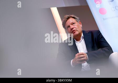 Politiker Robert Habeck Grüne, ehemaliger Bundeswirtschaftsminister, in der Phil.Cologne Veranstaltung Demokratie im Ernstfall in der Flora Köln. Köln, 23.06.2025 NRW Deutschland *** Politiker Robert Habeck Grünen , ehemaliger Bundeswirtschaftsminister, bei der Phil Köln-Veranstaltung Demokratie im Ernstfall in der Flora Köln Köln, 23 06 2025 NRW Deutschland Copyright: XChristophxHardtx Stockfoto
