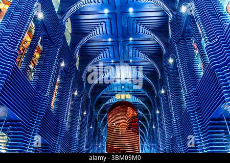 Farbenfrohe moderne futuristische Zhongshuge Bookstore Library, Tianjin, China. (Nur Für Redaktionelle Zwecke) Stockfoto
