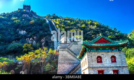 Herbstfarben, Chinesische Mauer, Nordtor, Juyongguan Jiyong Pass, Peking, China. Juyongguan ist das nördliche Tor und der nächste Mauerabschnitt zu Peking. Großartig Stockfoto