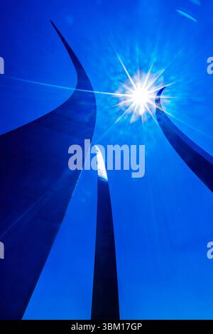 Air Force Memorial, Arlington, Virginia. Drei Edelstahltürme ähneln den Dampfspuren der Air Force Thunderbirds während eines Manövers. (Bearbeiten Stockfoto