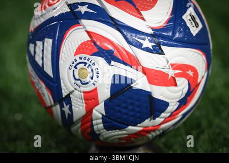 Philadelphia, USA. Juni 2025. Details zu einem offiziellen Adidas Matchball vor dem Auftakt beim Spiel CR Flamengo gegen es Tunis FIFA Club World Cup im Lincoln Financial Field, Philadelphia. Der Bildnachweis sollte lauten: Jonathan Moscrop/Sportimage Credit: Sportimage Ltd/Alamy Live News Stockfoto