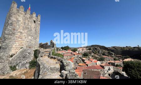 Fotos der imposanten mittelalterlichen Burg von Sortelha im portugiesischen Stadtteil Guarda. Stockfoto