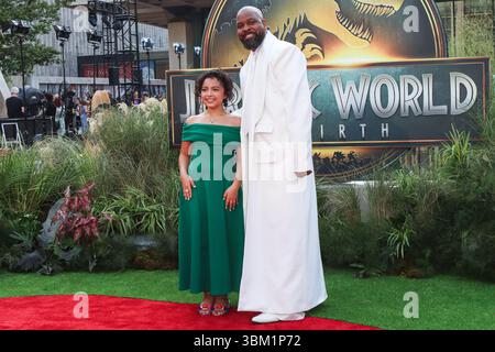 New York City, Usa. Juni 2025. MANHATTAN, NEW YORK CITY, NEW YORK, USA - 23. JUNI: Die US-amerikanische Schauspielerin Audrina Miranda und der US-amerikanische Schauspieler, Schriftsteller, Regisseur und Produzent Bechir Sylvain kommen am 23. Juni 2025 zur New Yorker Premiere von Universal Pictures und Amblin Entertainments „Jurassic World Rebirth“ am Hearst Plaza im Lincoln Center for the Performing Arts in Manhattan, New York City, New York, New York, USA. ( Quelle: Image Press Agency/Alamy Live News Stockfoto