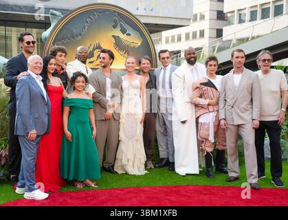 NEW YORK – 23. JUN: Die Besetzung von „Jurassic World Rebirth“ nimmt am 23. Juni 2025 in New York City an der Premiere im Hearst Plaza im Lincoln Center Teil. Quelle: AKPhoto/Alamy Live News Stockfoto