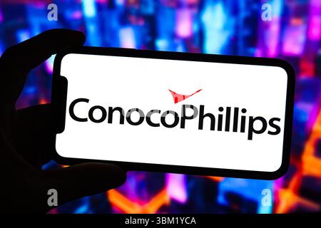 China. Juni 2025. In dieser Abbildung wird das Logo von ConocoPhillips auf dem Bildschirm eines Smartphones angezeigt. (Foto: Sheldon Cooper/SOPA Images/SIPA USA) *** ausschließlich für redaktionelle Nachrichten *** Credit: SIPA USA/Alamy Live News Stockfoto