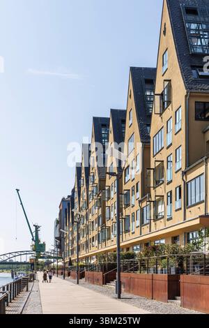 Das alte Lagerhaus an der Katharina-Schauberg-Promenade im Rheinauer Hafen, umgebaut zu einem exklusiven Büro- und Wohnhaus, im B Stockfoto
