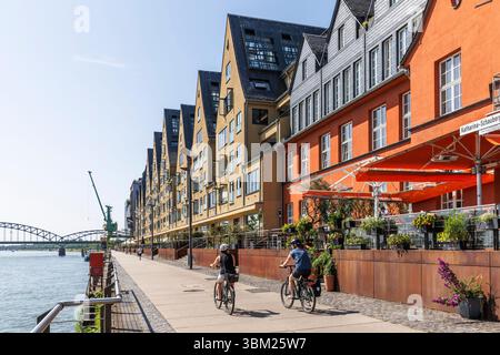 Das alte Lagerhaus an der Katharina-Schauberg-Promenade im Rheinauer Hafen, umgebaut zu einem exklusiven Büro- und Wohnhaus, im B Stockfoto