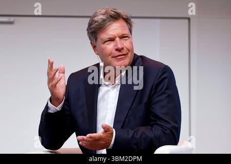 Politiker Robert Habeck Grüne, ehemaliger Bundeswirtschaftsminister, in der Phil.Cologne Veranstaltung Demokratie im Ernstfall in der Flora Köln. Köln, 23.06.2025 NRW Deutschland *** Politiker Robert Habeck Grünen , ehemaliger Bundeswirtschaftsminister, bei der Phil Köln-Veranstaltung Demokratie im Ernstfall in der Flora Köln Köln, 23 06 2025 NRW Deutschland Copyright: XChristophxHardtx Stockfoto
