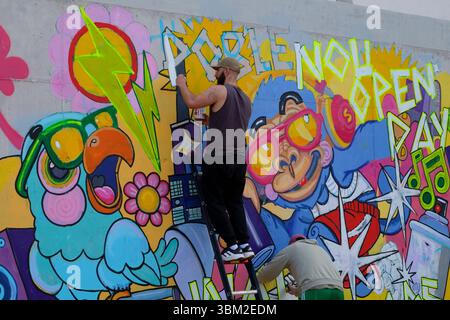 Ein Graffiti-Workshop im El Solar-Event während des Poblenou Open Day - 10. Mai 2025 (10 de Maig), Carrer de Llull, 126, Barcelona, Spanien. Stockfoto
